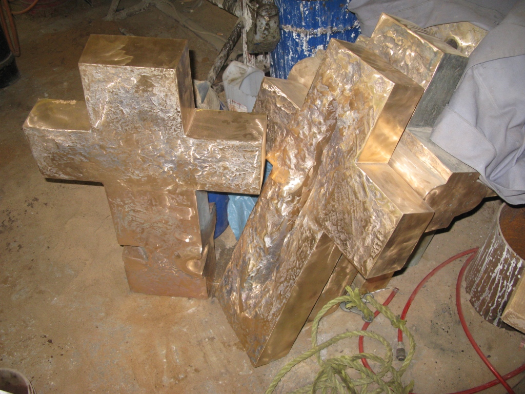 liejimas i zeme bronza be patinos